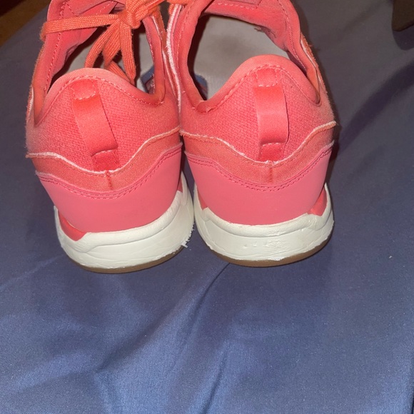 Shoes - Picture 4 of 6